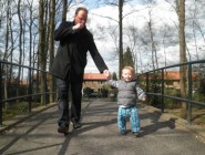 Papa en Noah wandelen